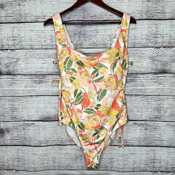 NWT HURLEY FLORAL PRINT One Piece Bathing Suit Size 1X - Picture 4 of 10